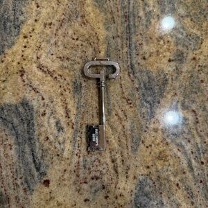 Gulliver’s Gate Key